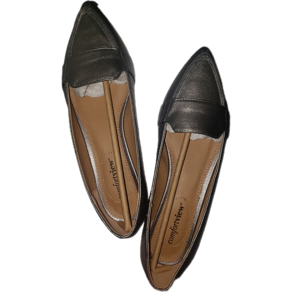 Silver flats size 8 BNWOT